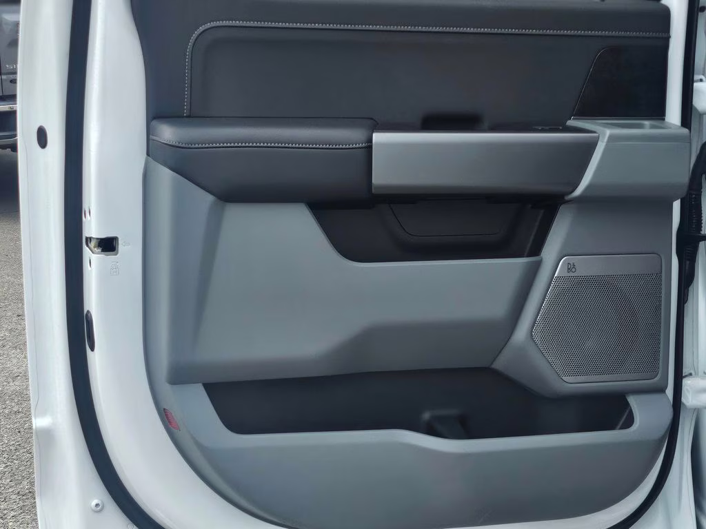 2026 Oxford White Ford Super Duty F-350 SRW XLT 4X4 Truck