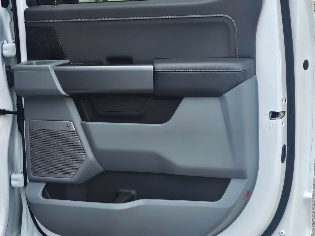 2026 Oxford White Ford Super Duty F-350 SRW XLT 4X4 Truck