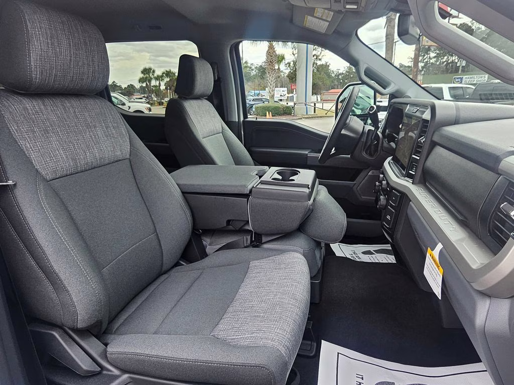 2026 Oxford White Ford Super Duty F-350 SRW XLT 4X4 Truck