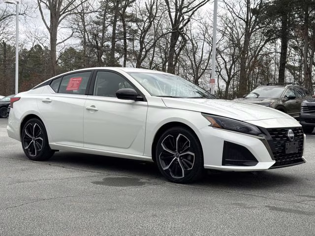 2024 Glacier White Nissan Altima 2.5 SR FWD Sedan