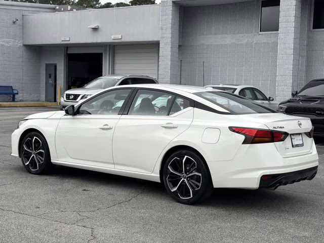 2024 Glacier White Nissan Altima 2.5 SR FWD Sedan