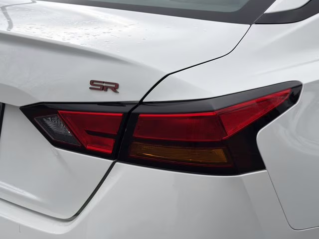 2024 Glacier White Nissan Altima 2.5 SR FWD Sedan