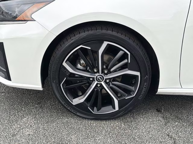 2024 Glacier White Nissan Altima 2.5 SR FWD Sedan