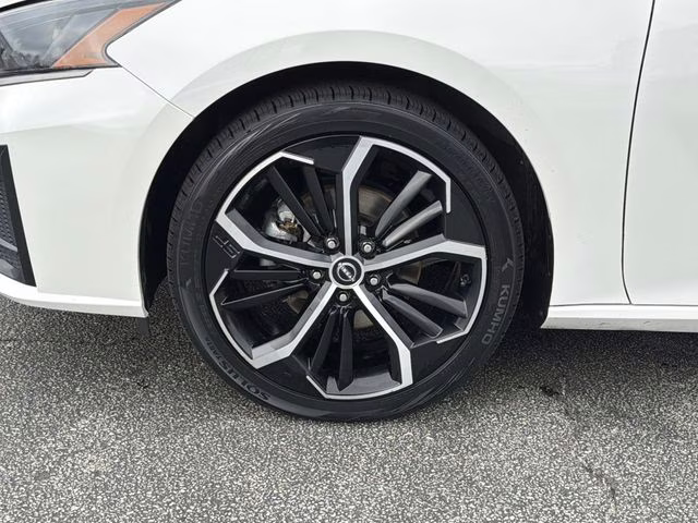 2024 Glacier White Nissan Altima 2.5 SR FWD Sedan
