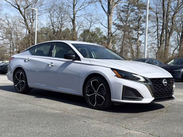 2024 Gray Sky Pearl Nissan Altima 2.5 SR FWD Sedan