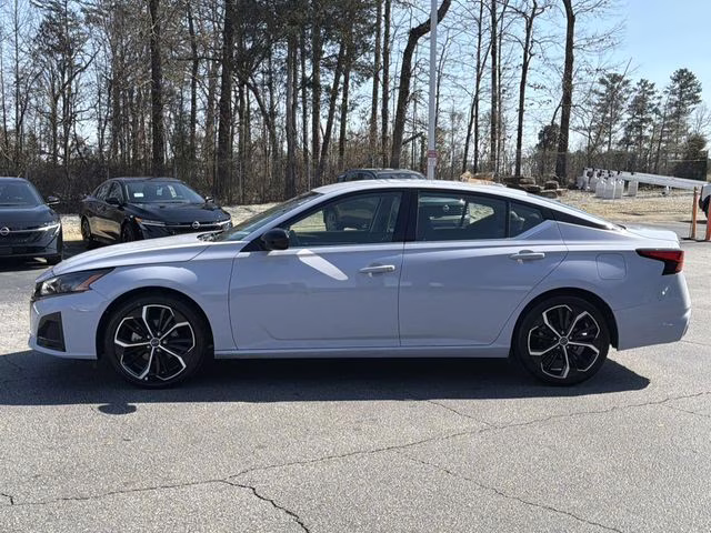 2024 Gray Sky Pearl Nissan Altima 2.5 SR FWD Sedan