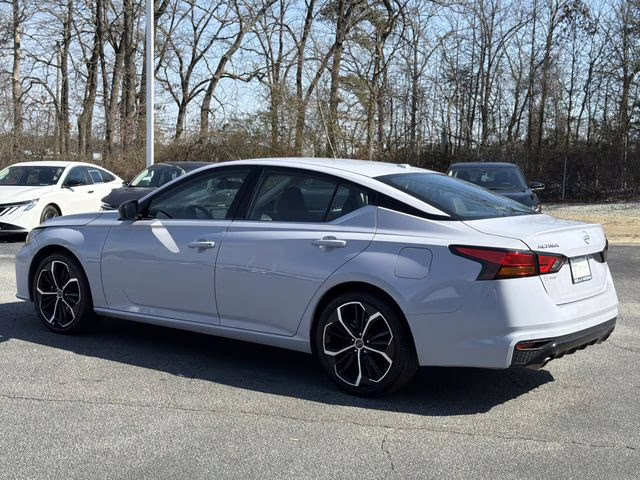 2024 Gray Sky Pearl Nissan Altima 2.5 SR FWD Sedan