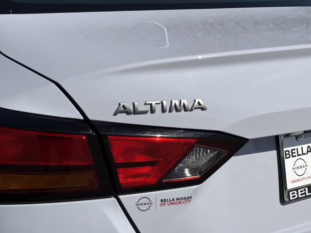 2024 Gray Sky Pearl Nissan Altima 2.5 SR FWD Sedan