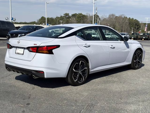 2024 Gray Sky Pearl Nissan Altima 2.5 SR FWD Sedan