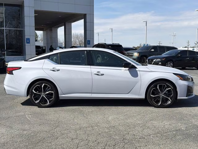 2024 Gray Sky Pearl Nissan Altima 2.5 SR FWD Sedan