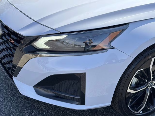 2024 Gray Sky Pearl Nissan Altima 2.5 SR FWD Sedan