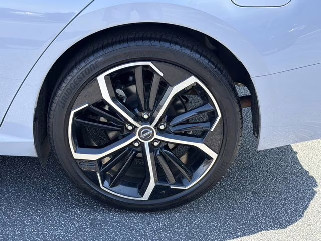 2024 Gray Sky Pearl Nissan Altima 2.5 SR FWD Sedan