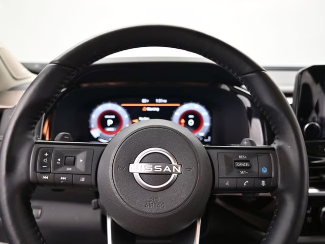 2023 Pearl White Tricoat Nissan Pathfinder Platinum 4X4 SUV