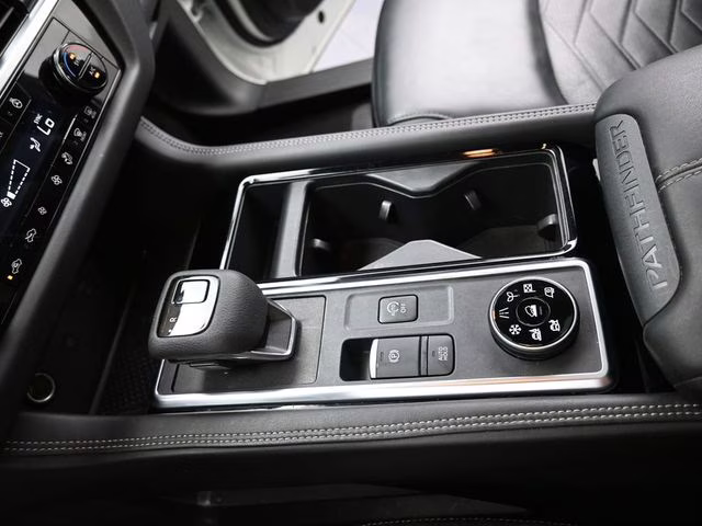 2023 Pearl White Tricoat Nissan Pathfinder Platinum 4X4 SUV