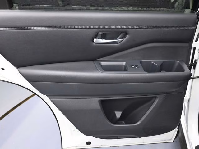 2023 Pearl White Tricoat Nissan Pathfinder Platinum 4X4 SUV