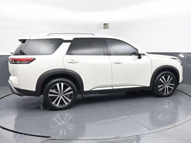 2023 Pearl White Tricoat Nissan Pathfinder Platinum 4X4 SUV
