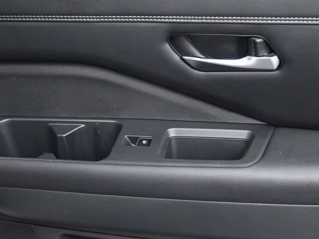 2023 Pearl White Tricoat Nissan Pathfinder Platinum 4X4 SUV