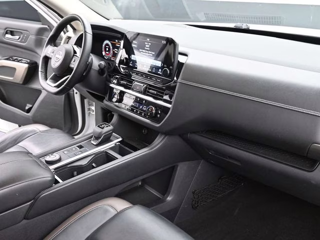 2023 Pearl White Tricoat Nissan Pathfinder Platinum 4X4 SUV