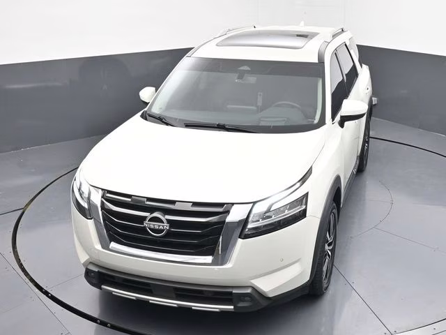 2023 Pearl White Tricoat Nissan Pathfinder Platinum 4X4 SUV