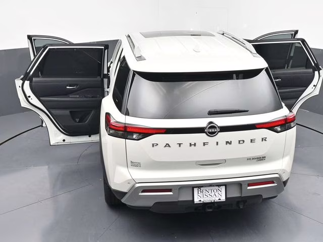 2023 Pearl White Tricoat Nissan Pathfinder Platinum 4X4 SUV