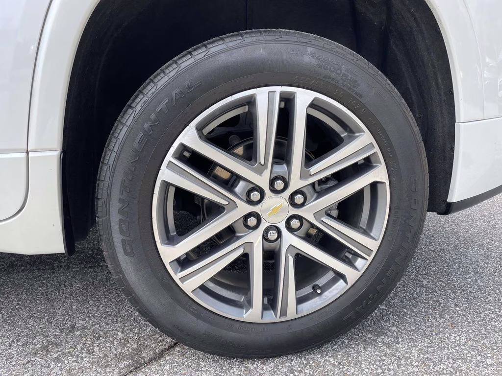 2023 Iridescent Pearl Tricoat Chevrolet Traverse High Country FWD SUV