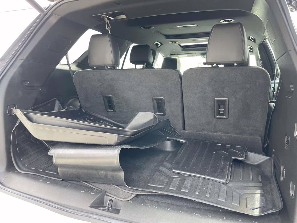 2023 Iridescent Pearl Tricoat Chevrolet Traverse High Country FWD SUV