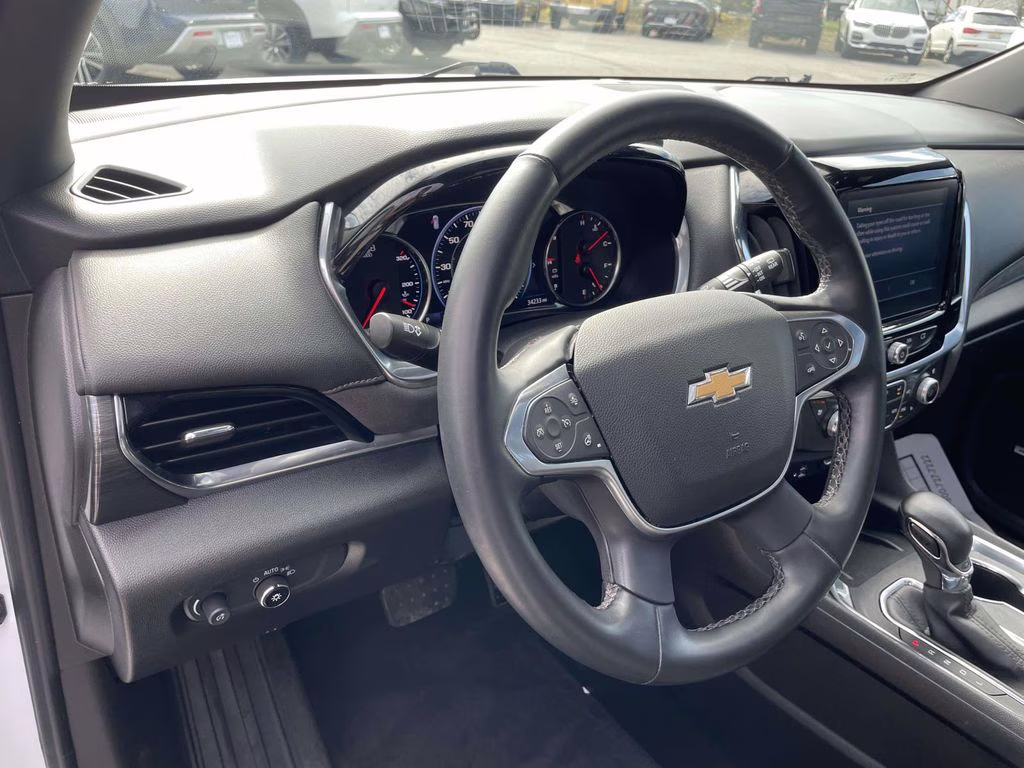 2023 Iridescent Pearl Tricoat Chevrolet Traverse High Country FWD SUV