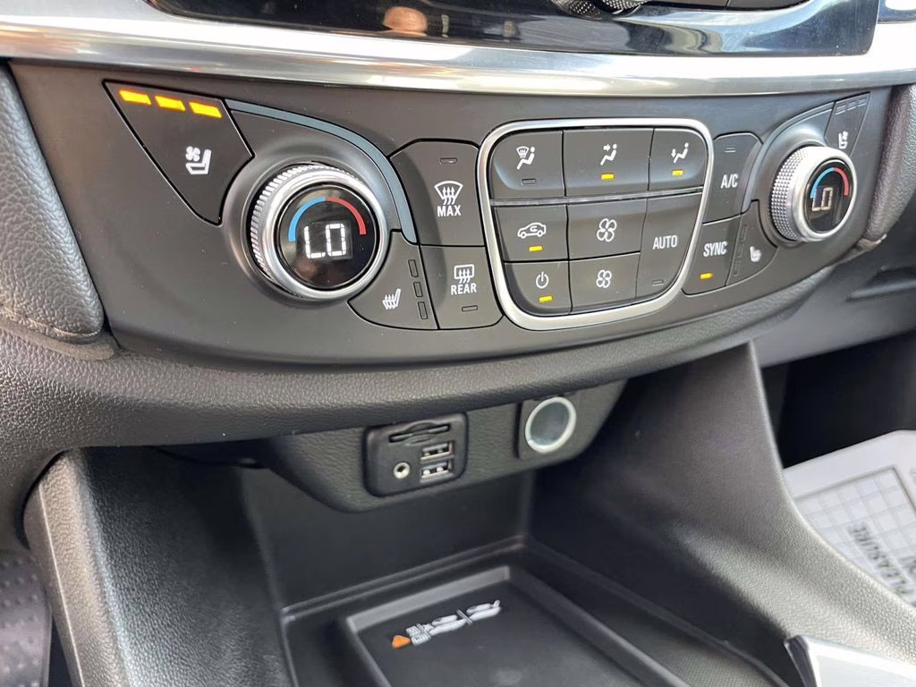 2023 Iridescent Pearl Tricoat Chevrolet Traverse High Country FWD SUV