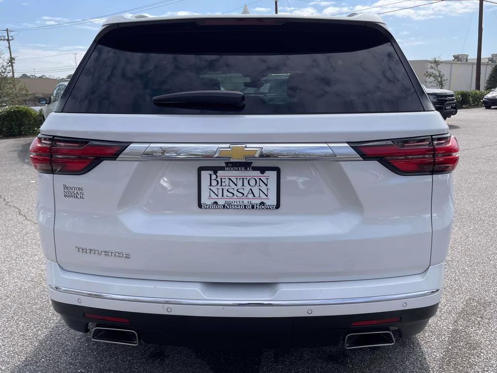 2023 Iridescent Pearl Tricoat Chevrolet Traverse High Country FWD SUV