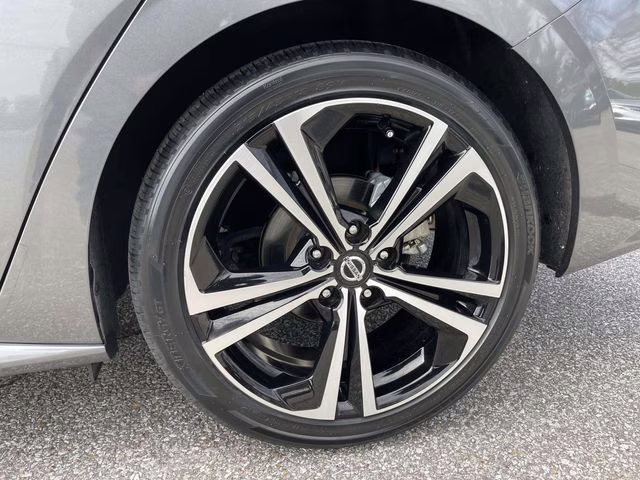 2023 Gun Metallic/Super Black Nissan Sentra SR FWD Sedan