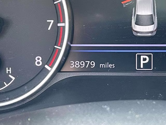 2023 Gun Metallic/Super Black Nissan Sentra SR FWD Sedan