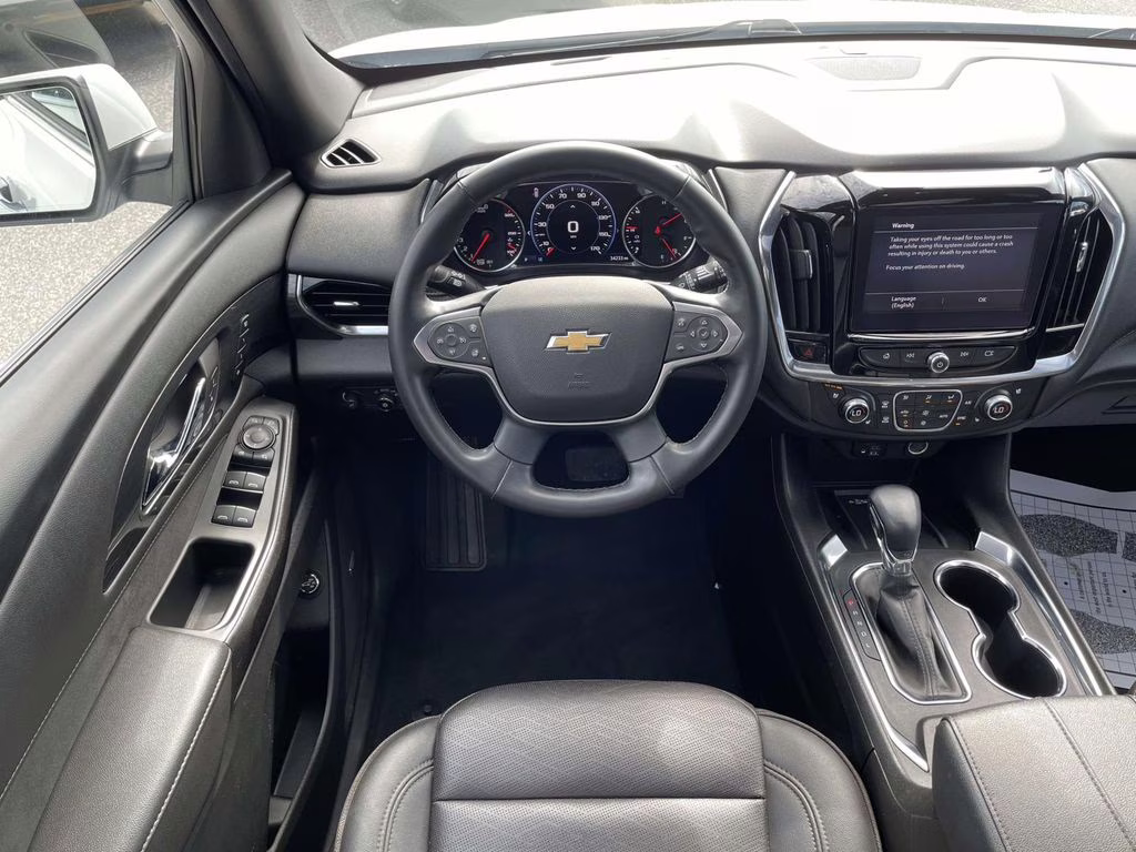 2023 Iridescent Pearl Tricoat Chevrolet Traverse High Country FWD SUV