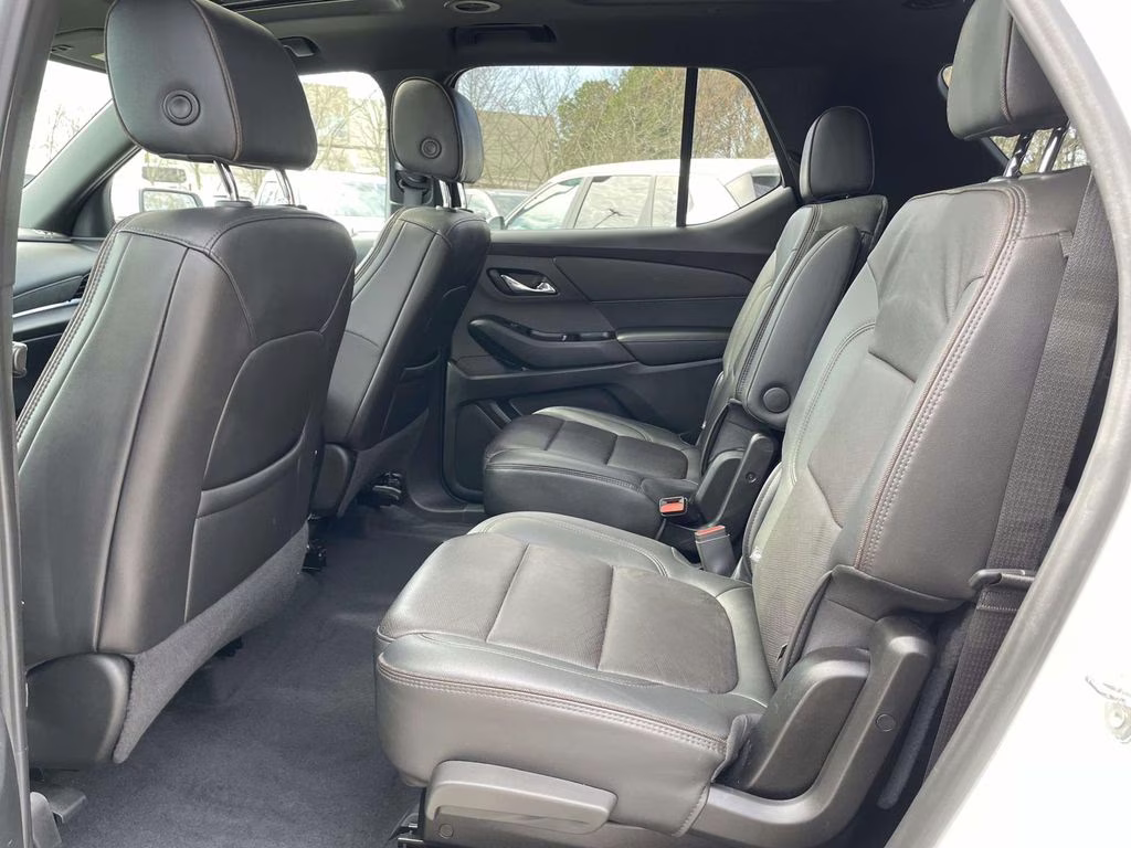 2023 Iridescent Pearl Tricoat Chevrolet Traverse High Country FWD SUV