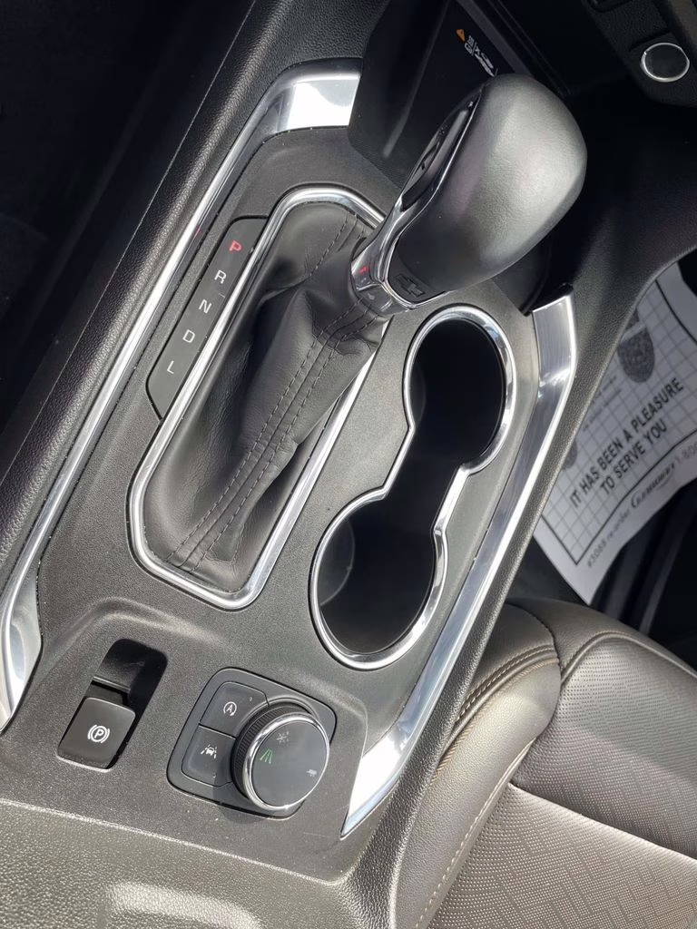 2023 Iridescent Pearl Tricoat Chevrolet Traverse High Country FWD SUV