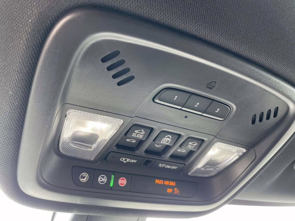 2023 Iridescent Pearl Tricoat Chevrolet Traverse High Country FWD SUV