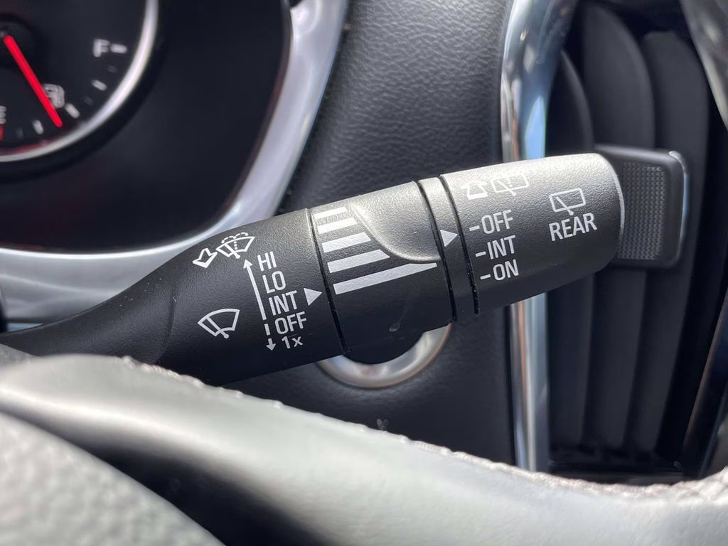 2023 Iridescent Pearl Tricoat Chevrolet Traverse High Country FWD SUV