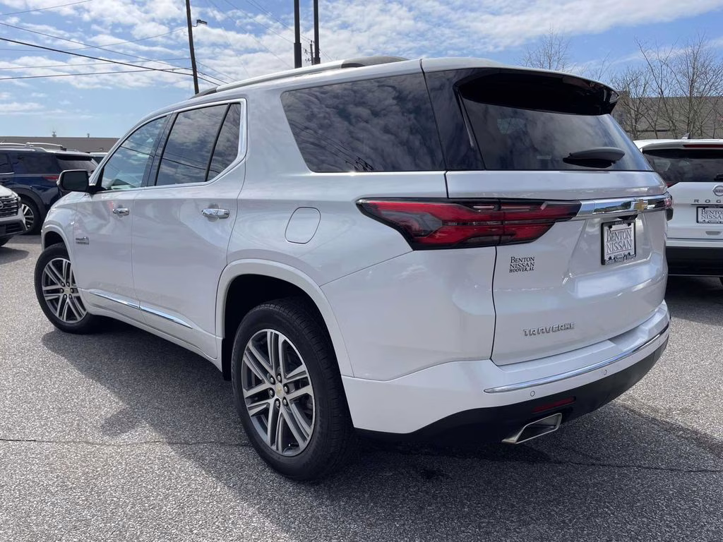 2023 Iridescent Pearl Tricoat Chevrolet Traverse High Country FWD SUV