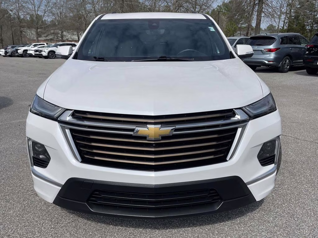 2023 Iridescent Pearl Tricoat Chevrolet Traverse High Country FWD SUV