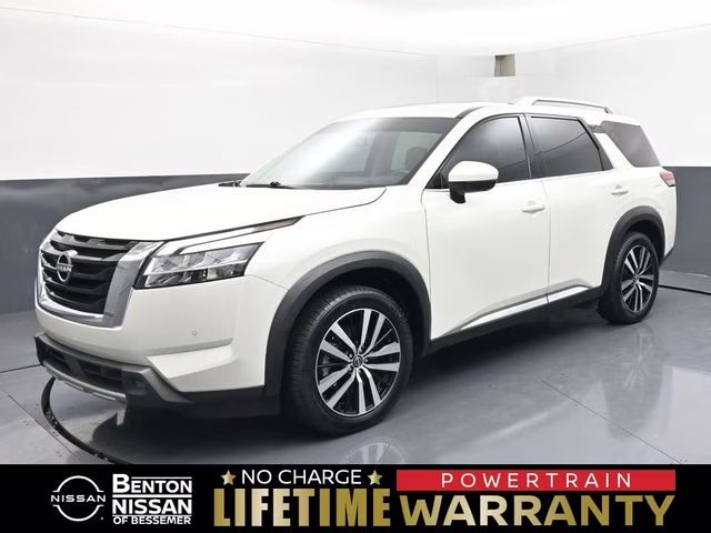 2023 Pearl White Tricoat Nissan Pathfinder Platinum 4X4 SUV