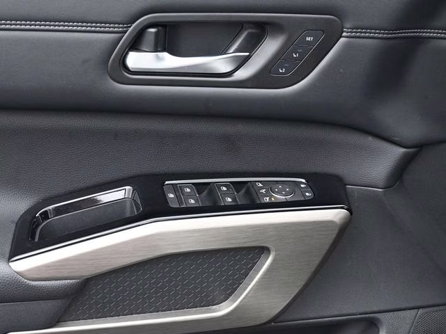 2023 Pearl White Tricoat Nissan Pathfinder Platinum 4X4 SUV