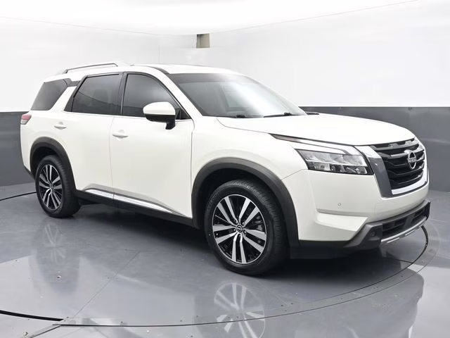 2023 Pearl White Tricoat Nissan Pathfinder Platinum 4X4 SUV