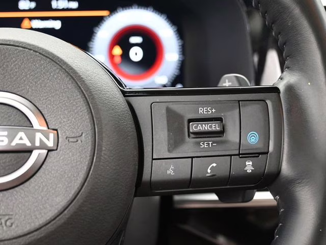 2023 Pearl White Tricoat Nissan Pathfinder Platinum 4X4 SUV