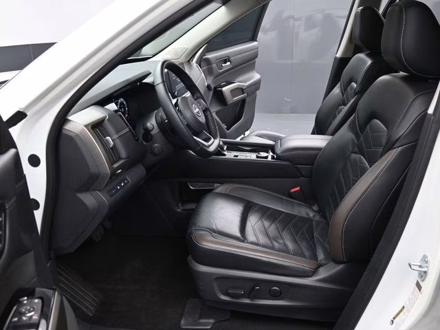 2023 Pearl White Tricoat Nissan Pathfinder Platinum 4X4 SUV