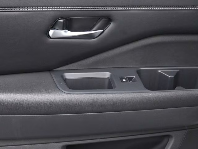 2023 Pearl White Tricoat Nissan Pathfinder Platinum 4X4 SUV