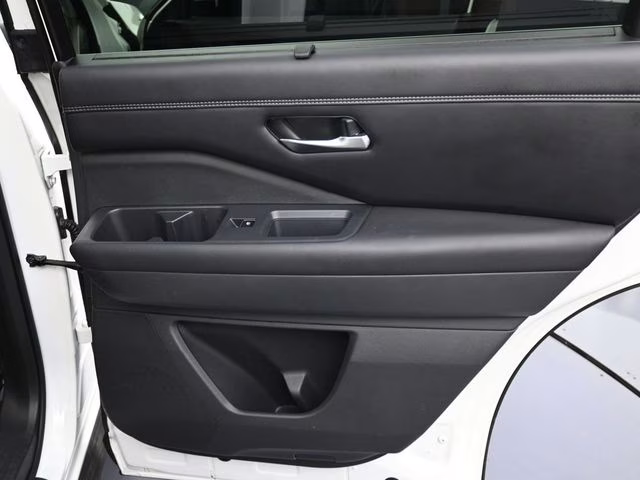 2023 Pearl White Tricoat Nissan Pathfinder Platinum 4X4 SUV