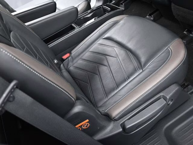 2023 Pearl White Tricoat Nissan Pathfinder Platinum 4X4 SUV