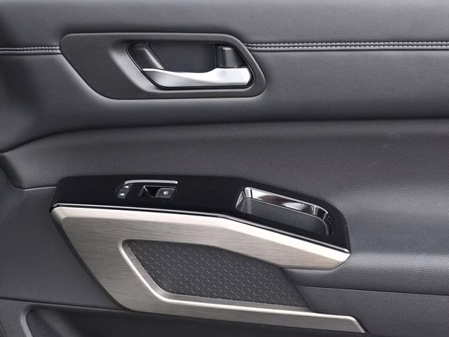 2023 Pearl White Tricoat Nissan Pathfinder Platinum 4X4 SUV