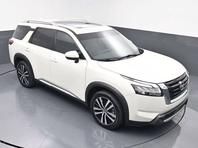 2023 Pearl White Tricoat Nissan Pathfinder Platinum 4X4 SUV
