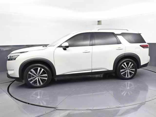 2023 Pearl White Tricoat Nissan Pathfinder Platinum 4X4 SUV