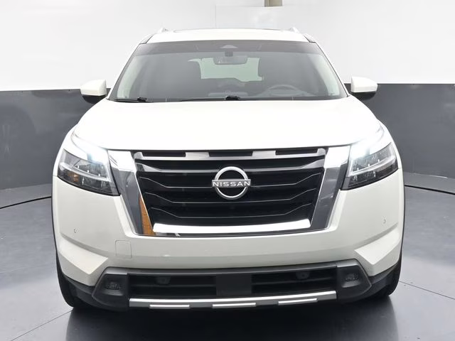 2023 Pearl White Tricoat Nissan Pathfinder Platinum 4X4 SUV